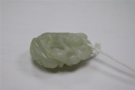 A Chinese pale celadon jade carving of a monkey and lingzhi fungus, 18th century 5cm